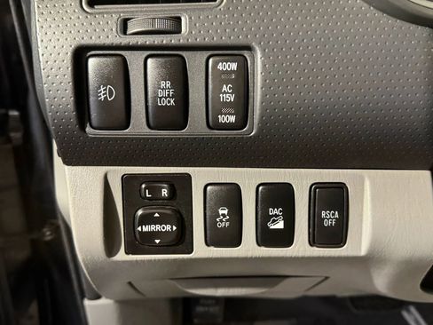 Used 2011 Toyota Tacoma Pickup 4D 6 ft w/ TRD Off-Road Pkg image 16