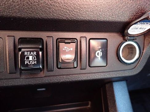 Used 2019 Toyota Tacoma TRD Sport AWD/4WD image 21
