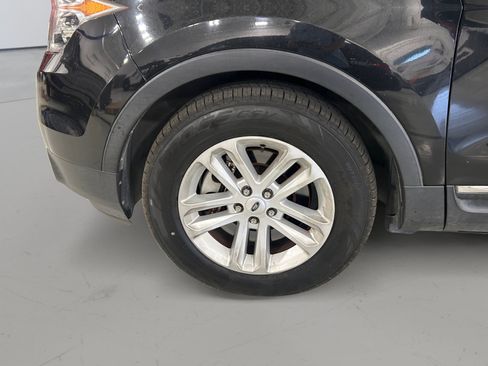 Used 2014 Ford Explorer XLT w/ Equipment Group 201A FWD image 9