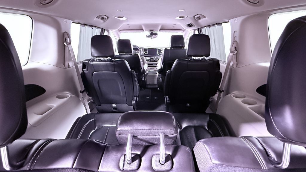 Used 2023 Chrysler Pacifica Touring-L FWD image 21