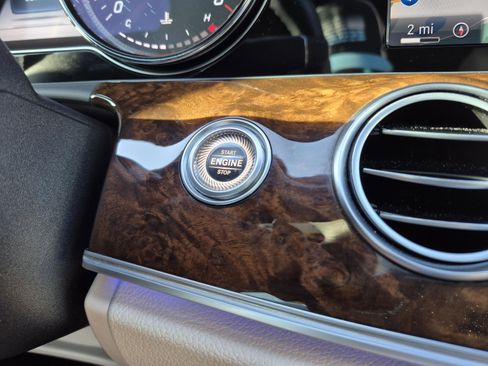 Used 2017 Mercedes-Benz E 300 image 35