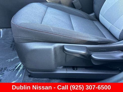 Used 2025 Chevrolet Trax RS FWD image 14