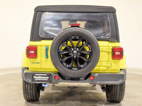 Used 2022 Jeep Wrangler Unlimited Sahara w/ Safety Group AWD/4WD image 9