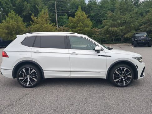 Used 2024 Volkswagen Tiguan SEL R-Line AWD/4WD image 3