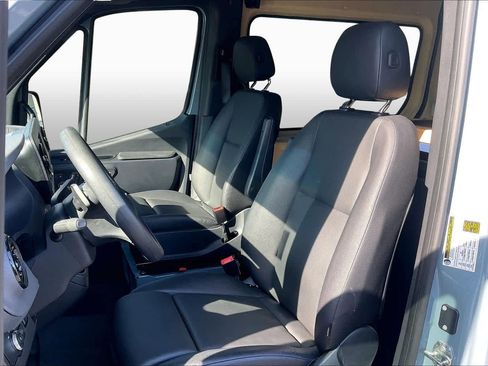 Used 2021 Mercedes-Benz Sprinter 2500 image 8