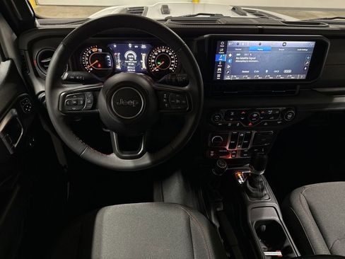 Used 2024 Jeep Wrangler Rubicon image 11