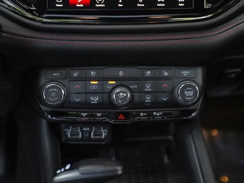 Used 2025 Dodge Durango R/T AWD/4WD image 36