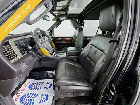 Used 2014 Lincoln Navigator 4WD image 19