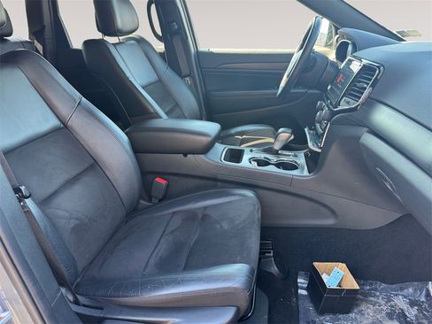 Used 2020 Jeep Grand Cherokee Altitude image 15
