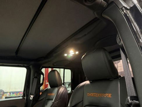 Used 2022 Jeep Gladiator Mojave AWD/4WD image 35