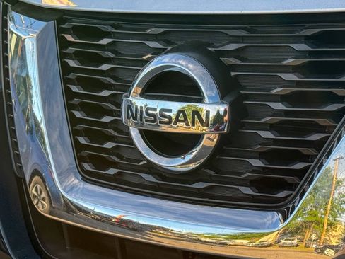 Used 2017 Nissan Rogue SV AWD/4WD image 8