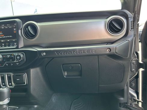 Used 2021 Jeep Wrangler Sport image 27