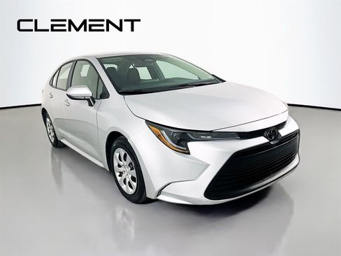 Used 2023 Toyota Corolla LE image 5