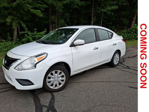 Used 2016 Nissan Versa SV FWD image 1