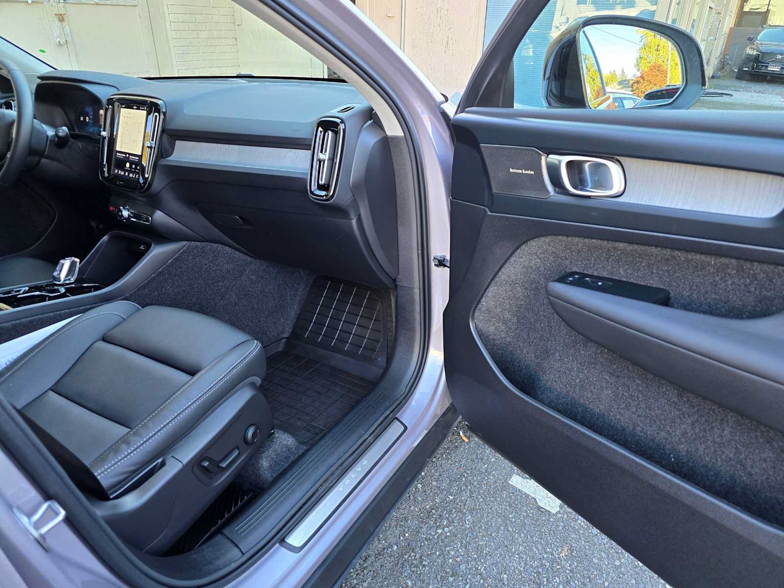Used 2026 Volvo XC40 B5 Ultra w/ Protection Package Premier AWD/4WD image 10