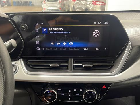 Used 2025 Chevrolet Trax LT FWD image 8