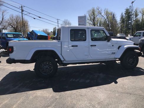 New 2026 Jeep Gladiator Sport AWD/4WD image 6