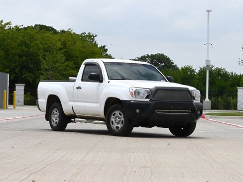 Used 2013 Toyota Tacoma 2WD Regular Cab image 2