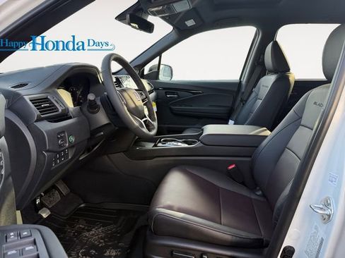 New 2026 Honda Ridgeline Black Edition image 3