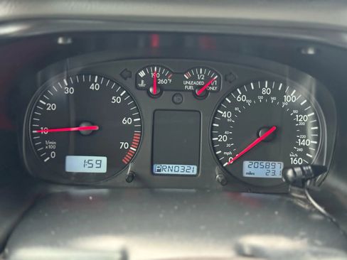 Used 2003 Volkswagen Eurovan MV image 24