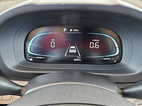 Used 2025 Hyundai Venue SEL FWD image 11