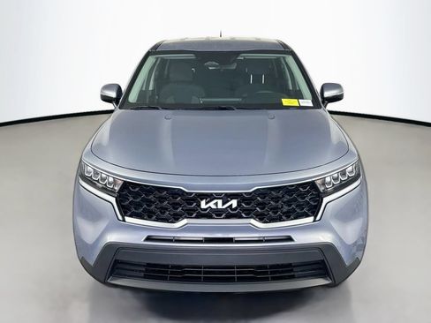 Used 2022 Kia Sorento LX FWD image 2