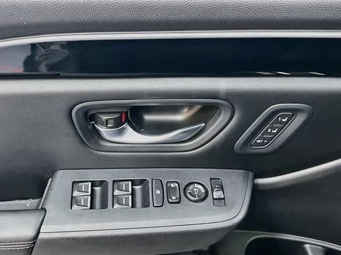 Used 2025 Honda Pilot EX-L image 17