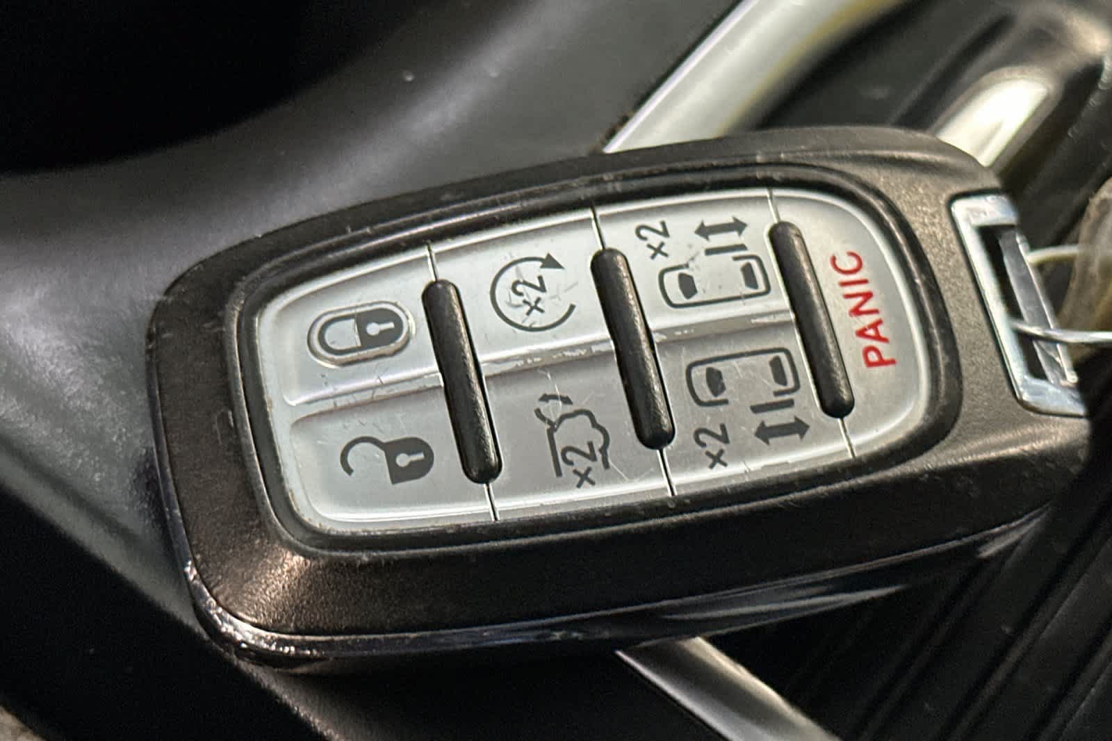 Used 2024 Chrysler Pacifica Limited FWD image 37