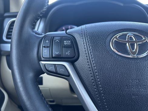 Used 2017 Toyota Highlander XLE image 18
