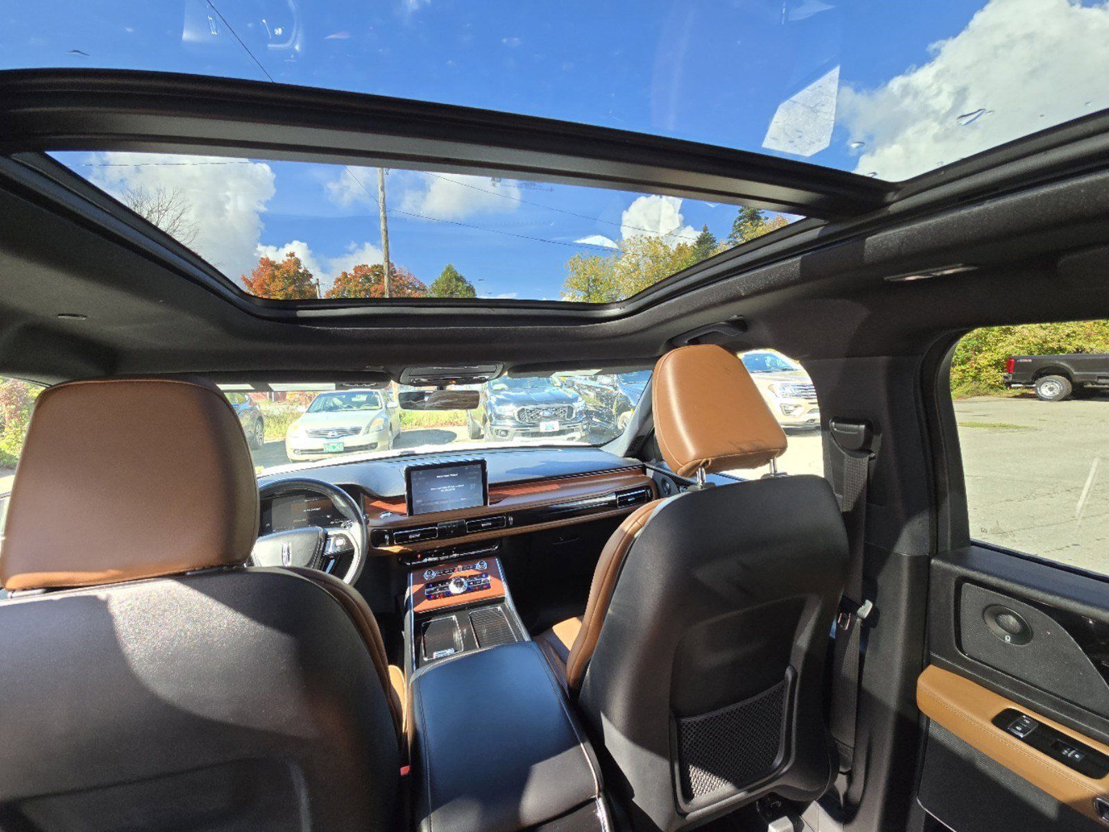 Used 2023 Lincoln Aviator Reserve w/ Elements Package Plus AWD/4WD image 11