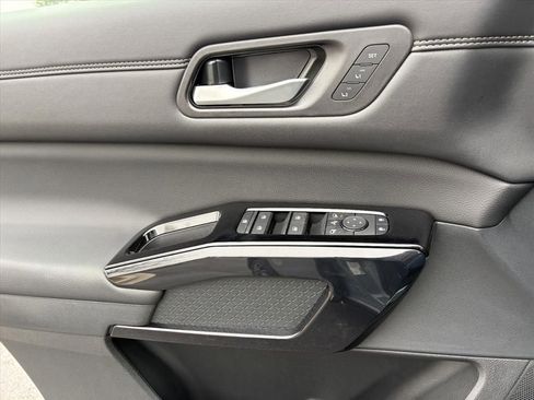 New 2026 Nissan Pathfinder Platinum image 24