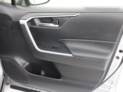 Certified 2021 Toyota RAV4 XLE w/ Convenience Package image 20