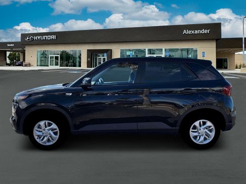 New 2026 Hyundai Venue SE image 3