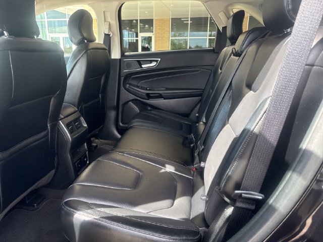 Used 2019 Ford Edge Titanium FWD image 19