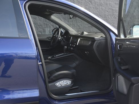 Certified 2025 Porsche Macan S image 25