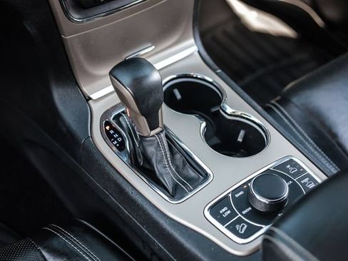 Used 2017 Jeep Grand Cherokee Overland AWD/4WD image 32