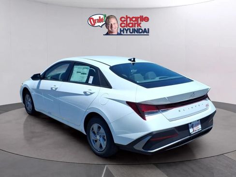 New 2026 Hyundai Elantra SE FWD image 3