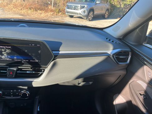 Used 2025 Chevrolet TrailBlazer LT image 30