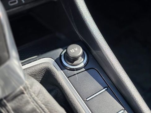 Used 2025 Volkswagen Jetta SE image 36