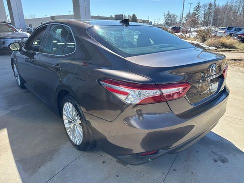 Used 2019 Toyota Camry XLE image 5