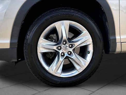 Used 2014 Toyota Highlander Limited w/ Driver Technology Package image 11