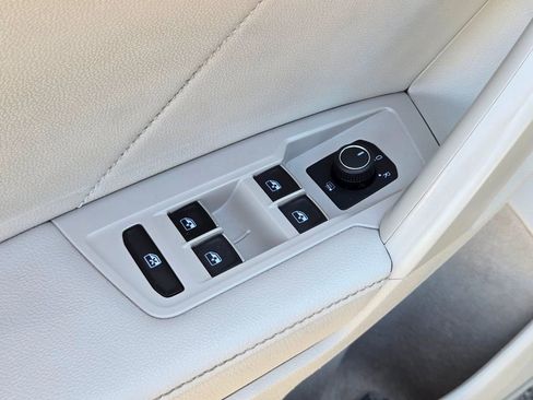 Certified 2023 Volkswagen Tiguan SE w/ Panoramic Sunroof Package FWD image 15