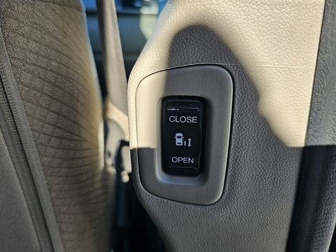 Used 2017 Honda Odyssey SE image 22