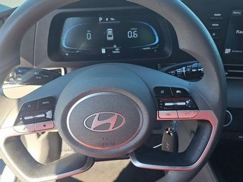 Certified 2024 Hyundai Elantra SE image 6