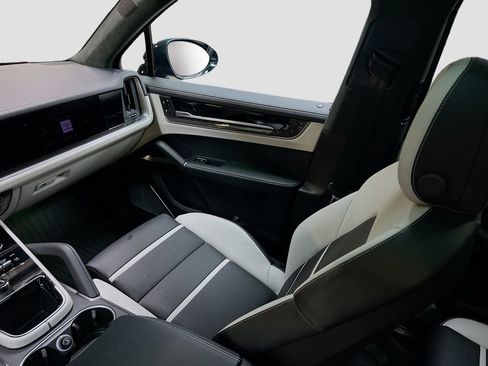 Certified 2026 Porsche Cayenne GTS AWD/4WD image 26