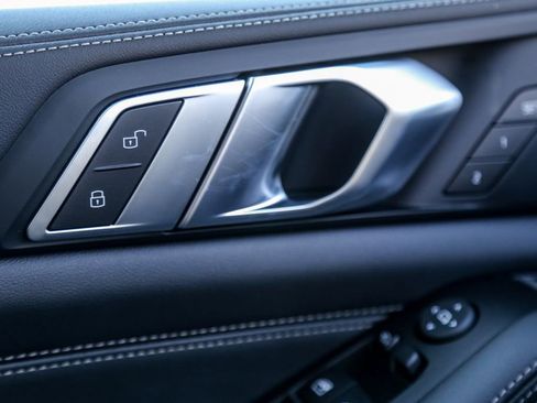 New 2026 BMW X5 xDrive50e w/ Executive Package image 17