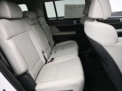 Used 2025 Hyundai Santa Fe SEL image 9