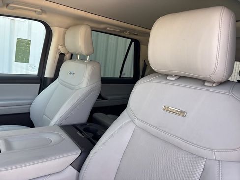 Used 2025 Ford Expedition Max Platinum w/ Driver's Package AWD/4WD image 24