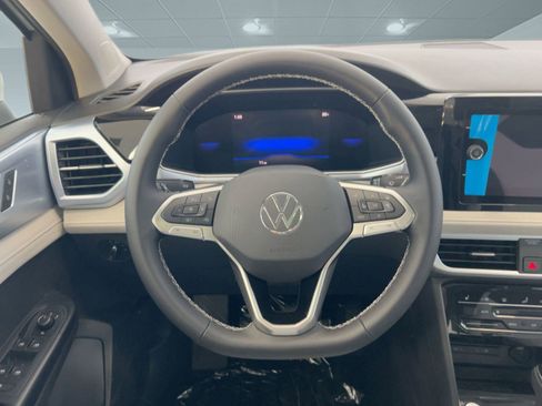 New 2026 Volkswagen Taos SE image 18