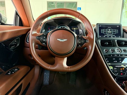 Used 2018 Aston Martin DB11 V12 RWD image 32